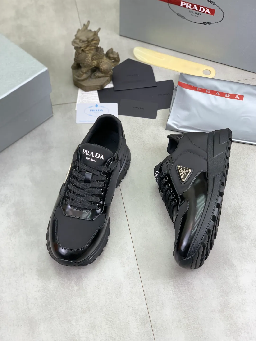 Men's shoes 💰P580💰 [New style] High version official website popular models are on the market, 🆘 The trendy brand (Prada) mainly promotes popular models, avant-garde and versatile fashionable men's shoes private version mold opening, cowhide surface splicing 1:1 replica... Fashion is simple, original imported cowhide and lining cowhide feet; the atmosphere and personality are more fashionable, eye-catching and pursuing class. It will subvert the old idea and be with you to spend time with you. A must-have for fashionistas! Must keep for yourself ! High-end comfort, high-end quality workmanship. Size: 38-45; multiple colors available.